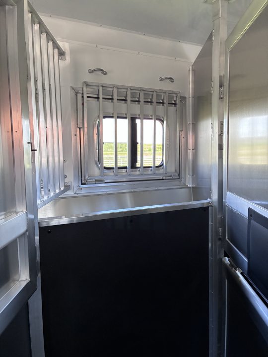 New 2027 Lakota 3H 16' LQ Horse Trailer