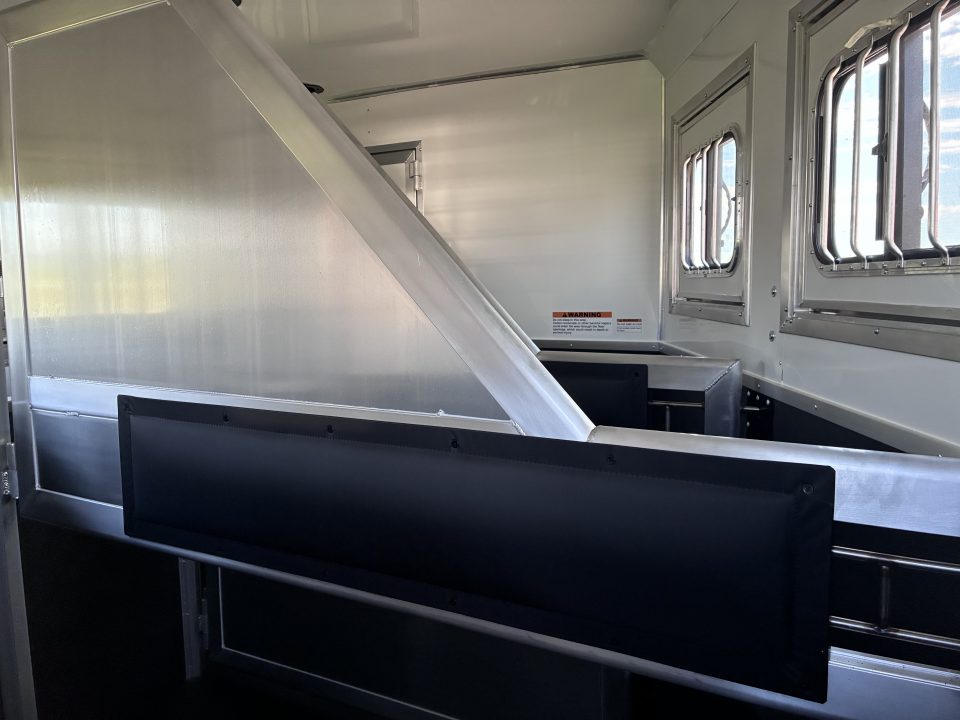 New 2027 Lakota 3H 16' LQ Horse Trailer