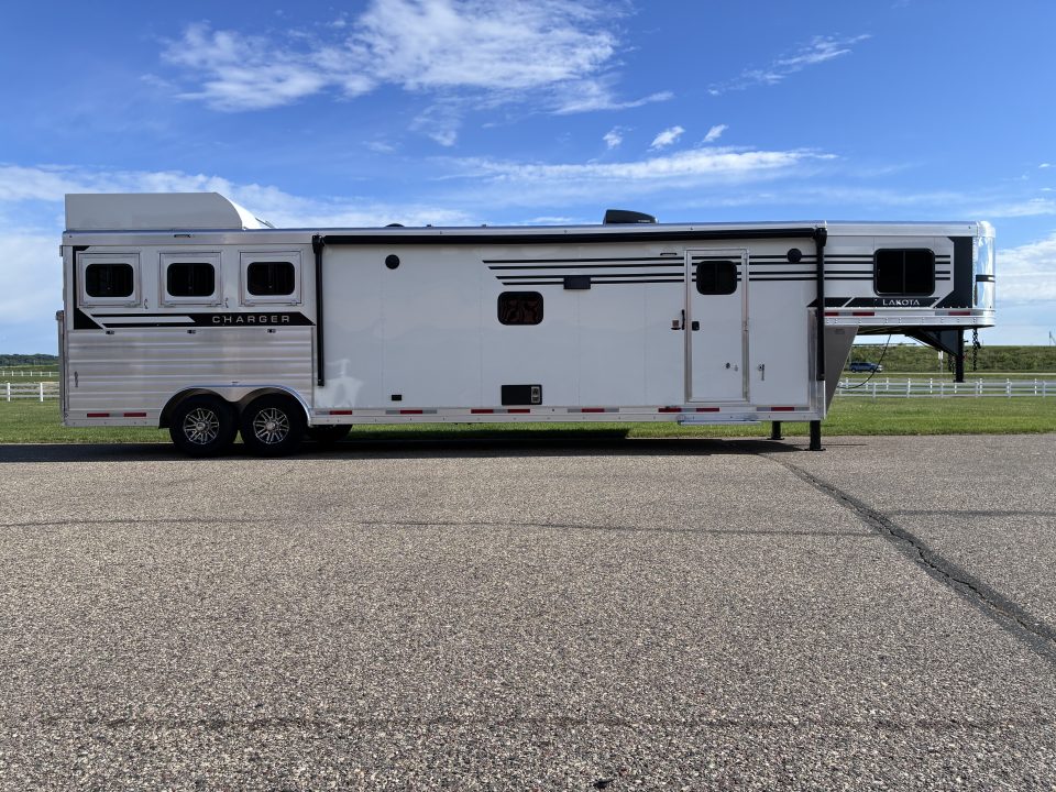 New 2027 Lakota 3H 16' LQ Horse Trailer