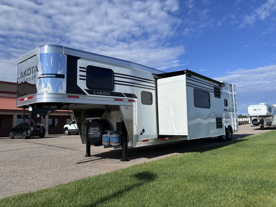 New 2027 Lakota 3H 16' LQ Horse Trailer