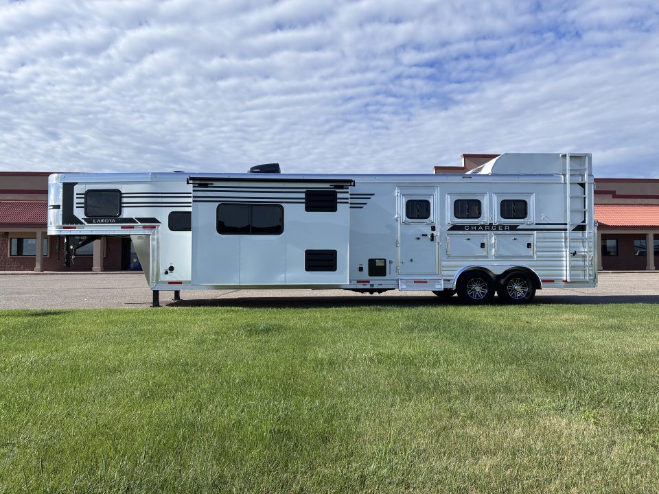 New 2027 Lakota 3H 16' LQ Horse Trailer
