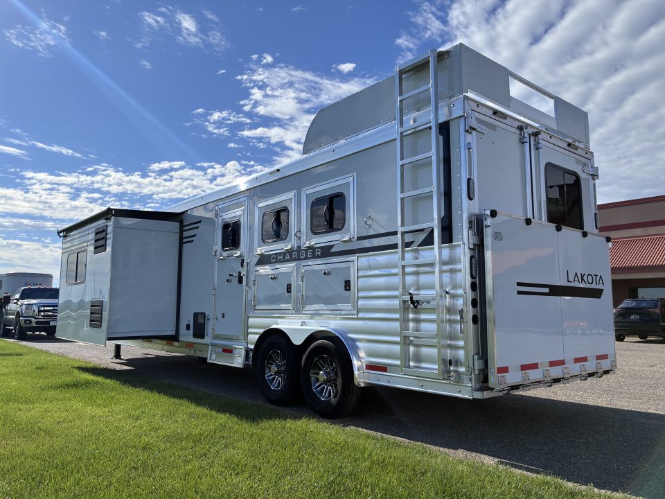 New 2027 Lakota 3H 16' LQ Horse Trailer