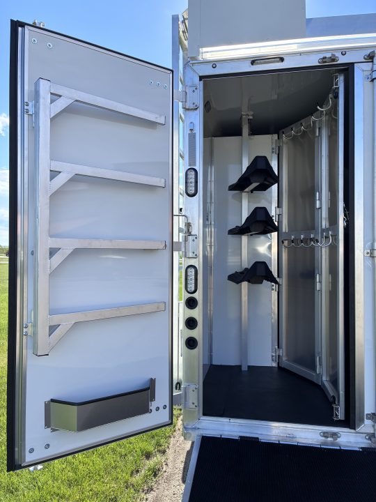 New 2027 Lakota 3H 16' LQ Horse Trailer