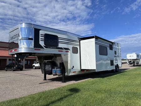 New 2027 Lakota 3H 16' LQ Horse Trailer