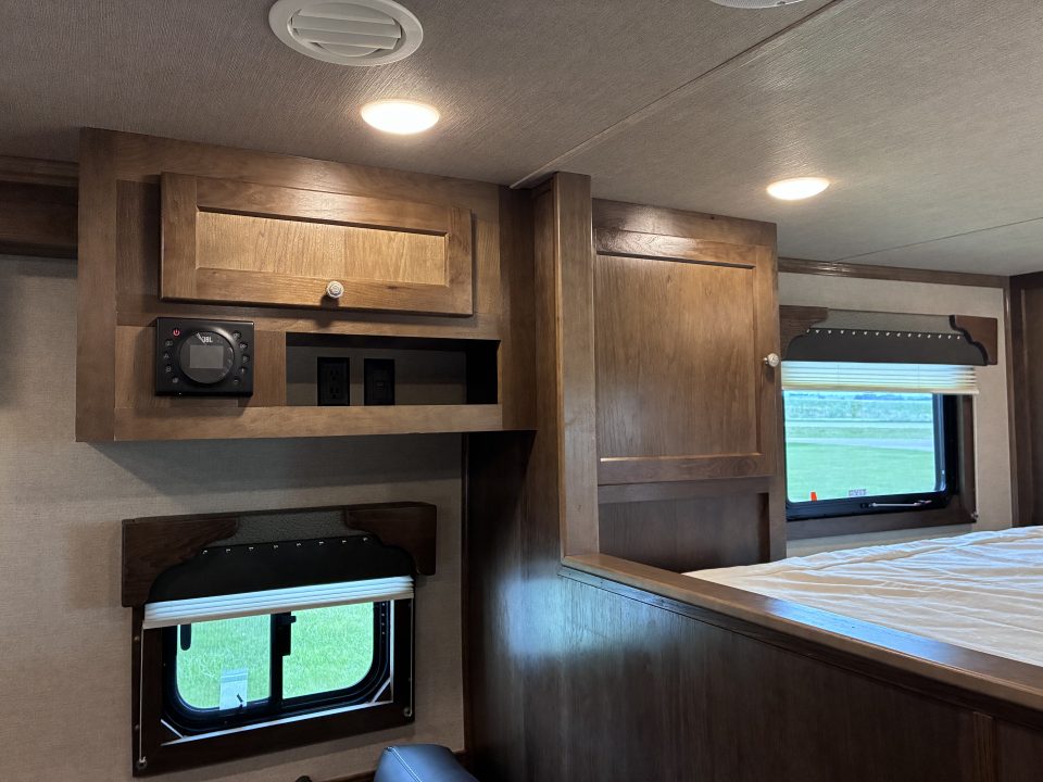 New 2027 SMC 3H 13'LQ Horse Trailer