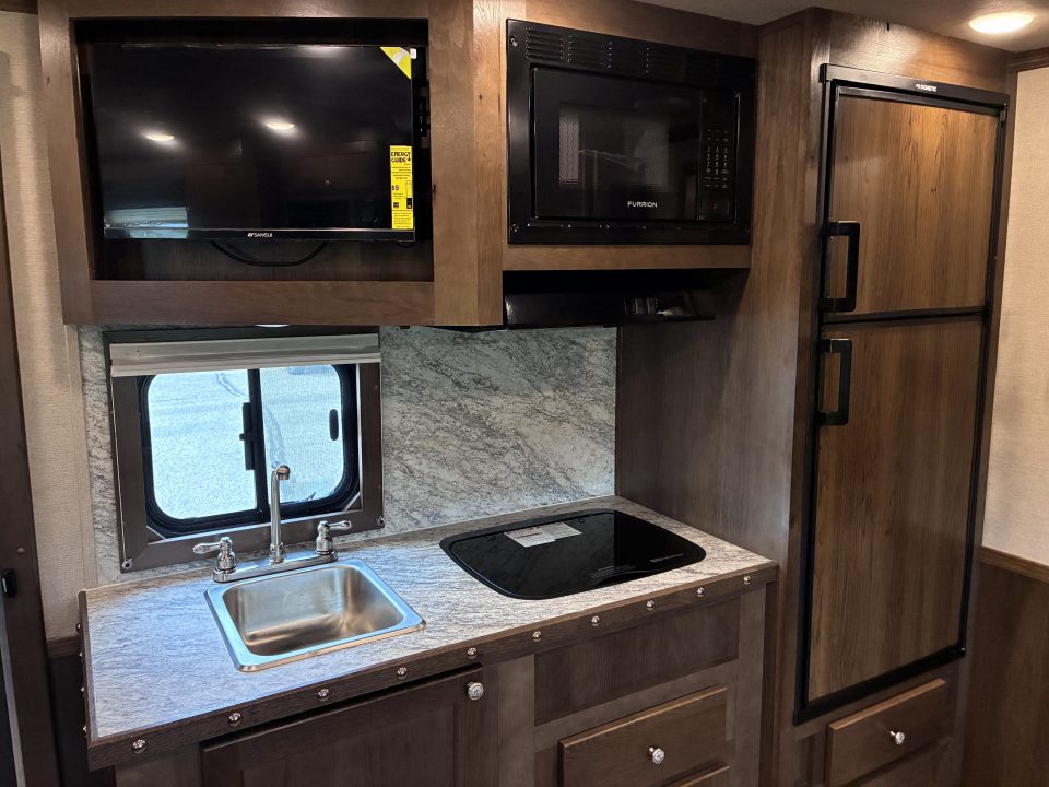New 2027 SMC 3H 13'LQ Horse Trailer