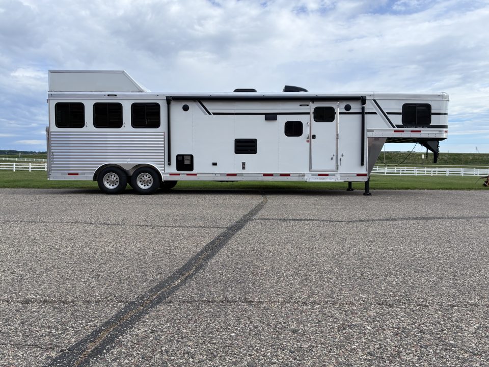 New 2027 SMC 3H 13'LQ Horse Trailer