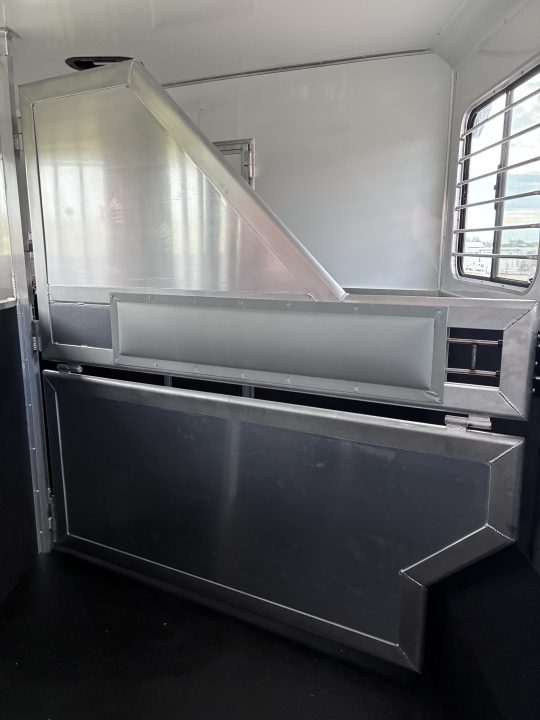 New 2027 SMC 3H 13'LQ Horse Trailer