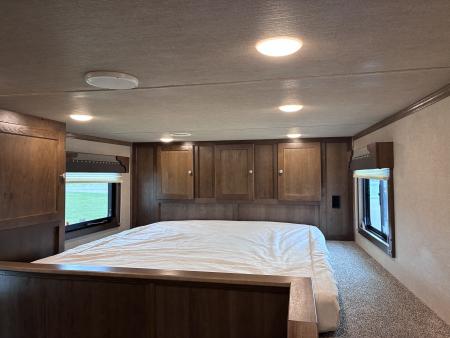 New 2027 SMC 3H 13'LQ Horse Trailer