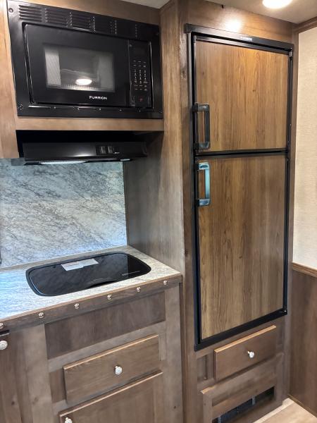 New 2027 SMC 3H 13'LQ Horse Trailer