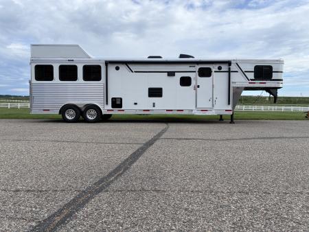 New 2027 SMC 3H 13'LQ Horse Trailer
