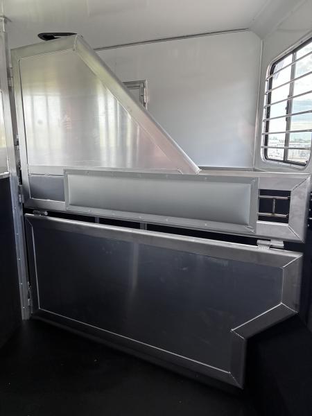 New 2027 SMC 3H 13'LQ Horse Trailer