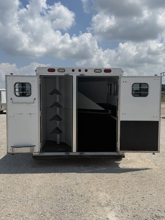 Used 2005 CM 2 Horse Gooseneck Horse Trailer