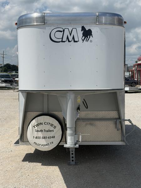 Used 2005 CM 2 Horse Gooseneck Horse Trailer
