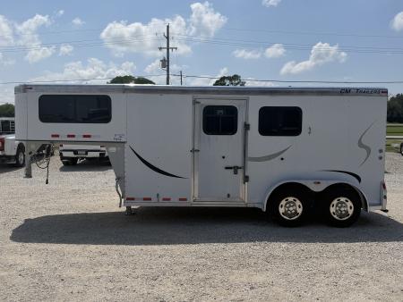 Used 2005 CM 2 Horse Gooseneck Horse Trailer
