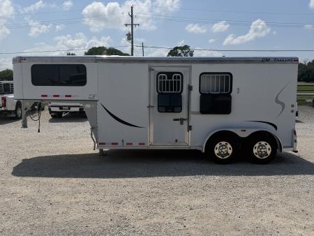 Used 2005 CM 2 Horse Gooseneck Horse Trailer