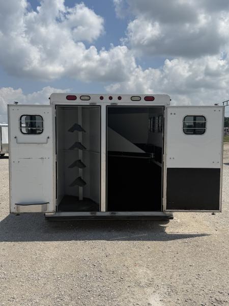 Used 2005 CM 2 Horse Gooseneck Horse Trailer