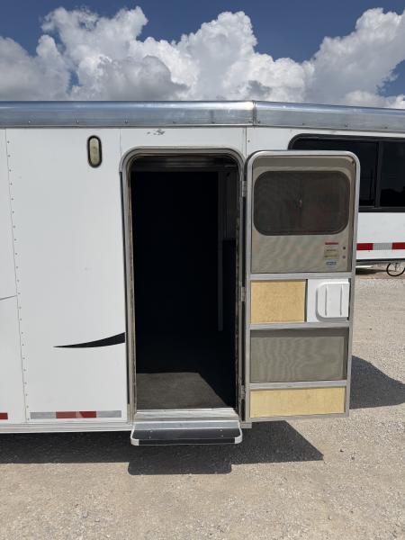Used 2005 CM 2 Horse Gooseneck Horse Trailer