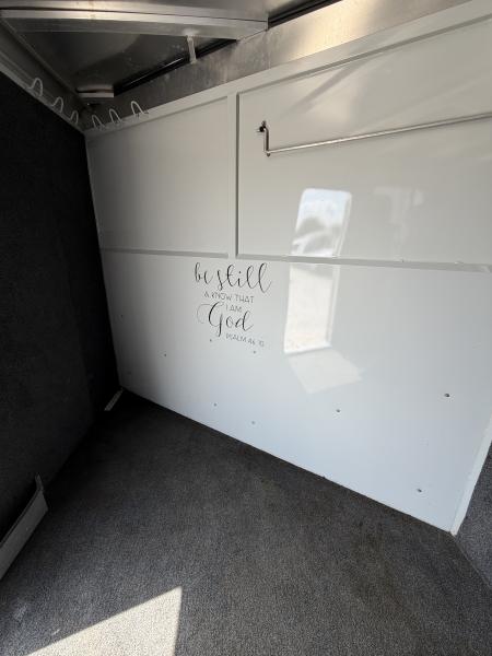 Used 2005 CM 2 Horse Gooseneck Horse Trailer