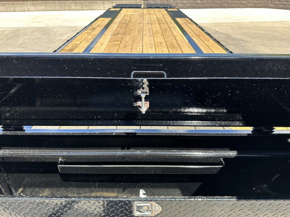 New PJ 30' Low-Pro Quest Series w/ Monster Ramps