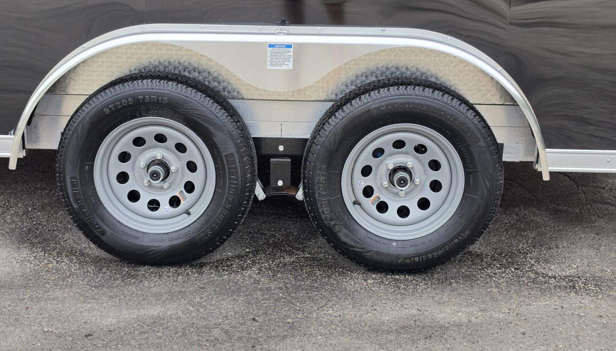 New 7.5 X 16 CARGO ENCLOSED ALL ALUMINUM 2027 LIGHTNING REAR RAMP DOOR