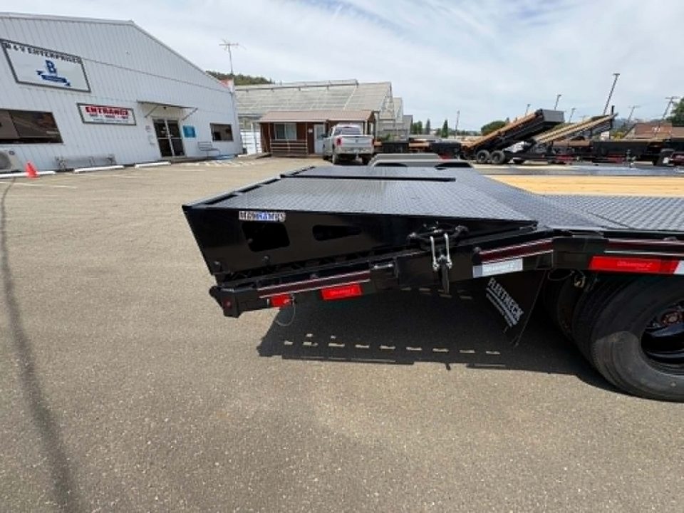 New SALE! EQUIPMENT TRAILER 2026 Diamond C FMAX210 25000 GVRW 25' X 102" FLATBED GOOSENECK ONYX BLACK