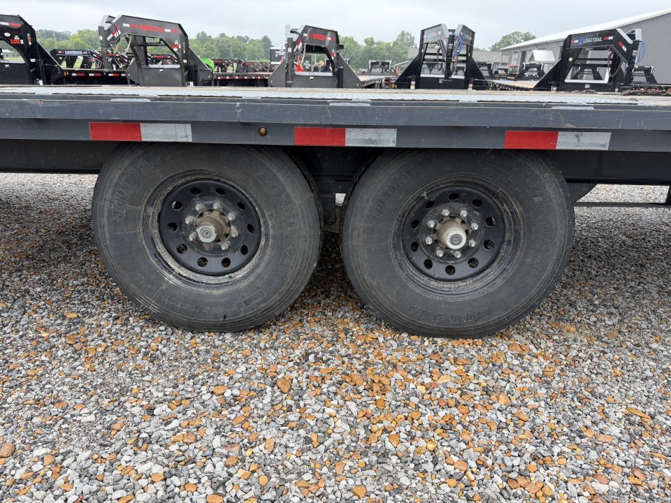 Used 2022 Lamar 102"X30' 14K GVWR Gooseneck Flatbed Trailer
