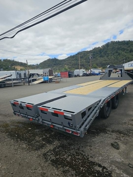 New SALE! EQUIPMENT TRAILER 2026 Diamond C FMAX210 25000 GVRW 25' X 102" FLATBED GOOSENECK CEMENT GRAY