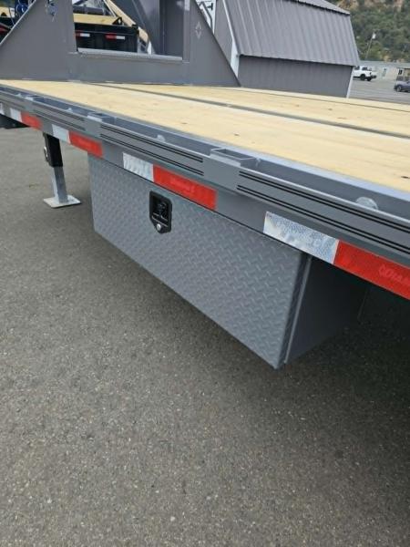 New SALE! EQUIPMENT TRAILER 2026 Diamond C FMAX210 25000 GVRW 25' X 102" FLATBED GOOSENECK CEMENT GRAY