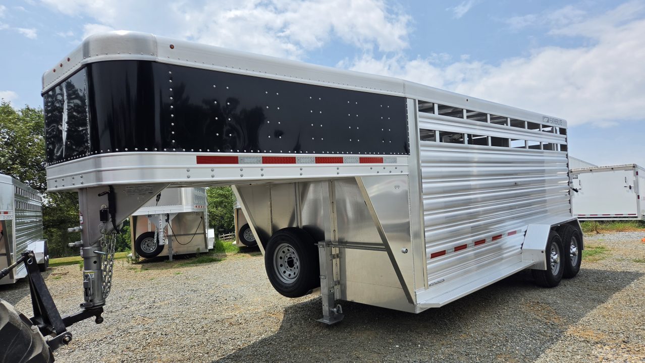 New 2026 Featherlite Trailers 8117 GN 6'7"X16TA Stock / Stock Combo Trailer