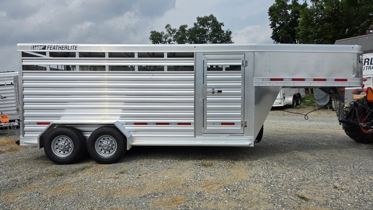 New 2026 Featherlite Trailers 8117 GN 6'7"X16TA Stock / Stock Combo Trailer
