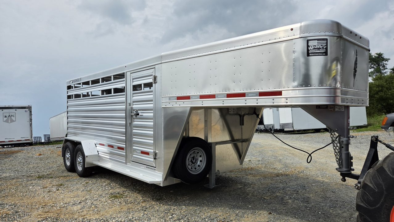 New 2026 Featherlite Trailers 8117 GN 6'7"X16TA Stock / Stock Combo Trailer