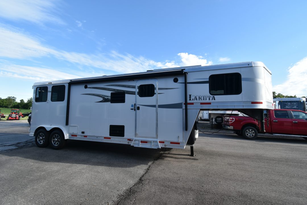 Used 2019 Lakota Charger 8211 Horse Trailer