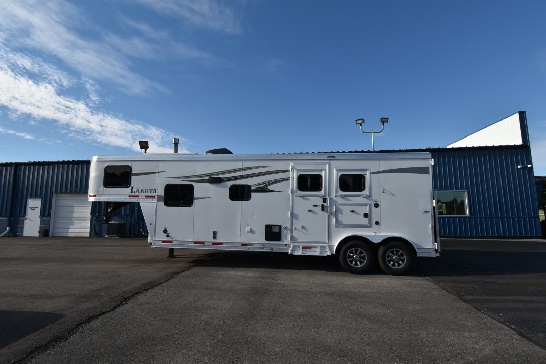 Used 2019 Lakota Charger 8211 Horse Trailer