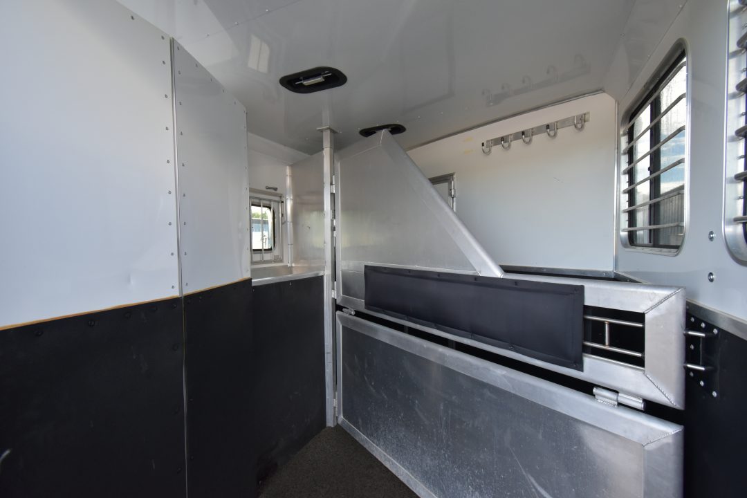 Used 2019 Lakota Charger 8211 Horse Trailer