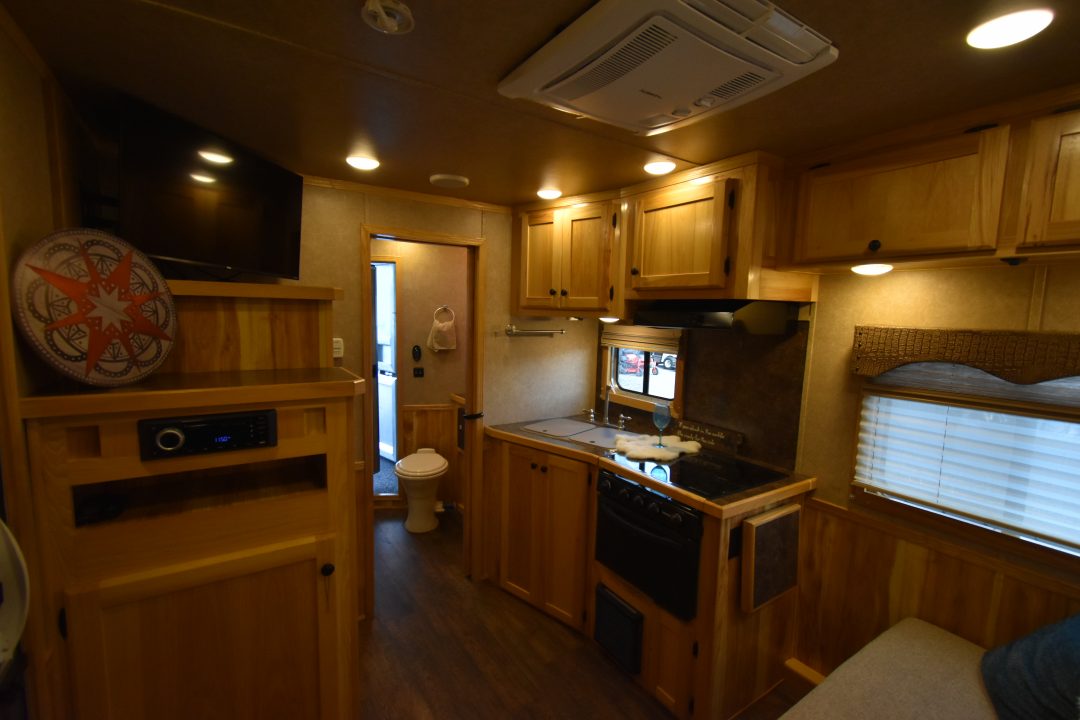 Used 2019 Lakota Charger 8211 Horse Trailer