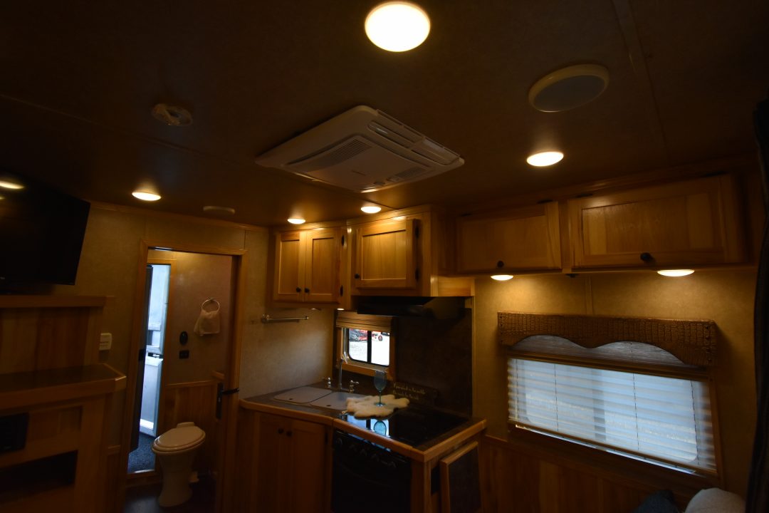 Used 2019 Lakota Charger 8211 Horse Trailer