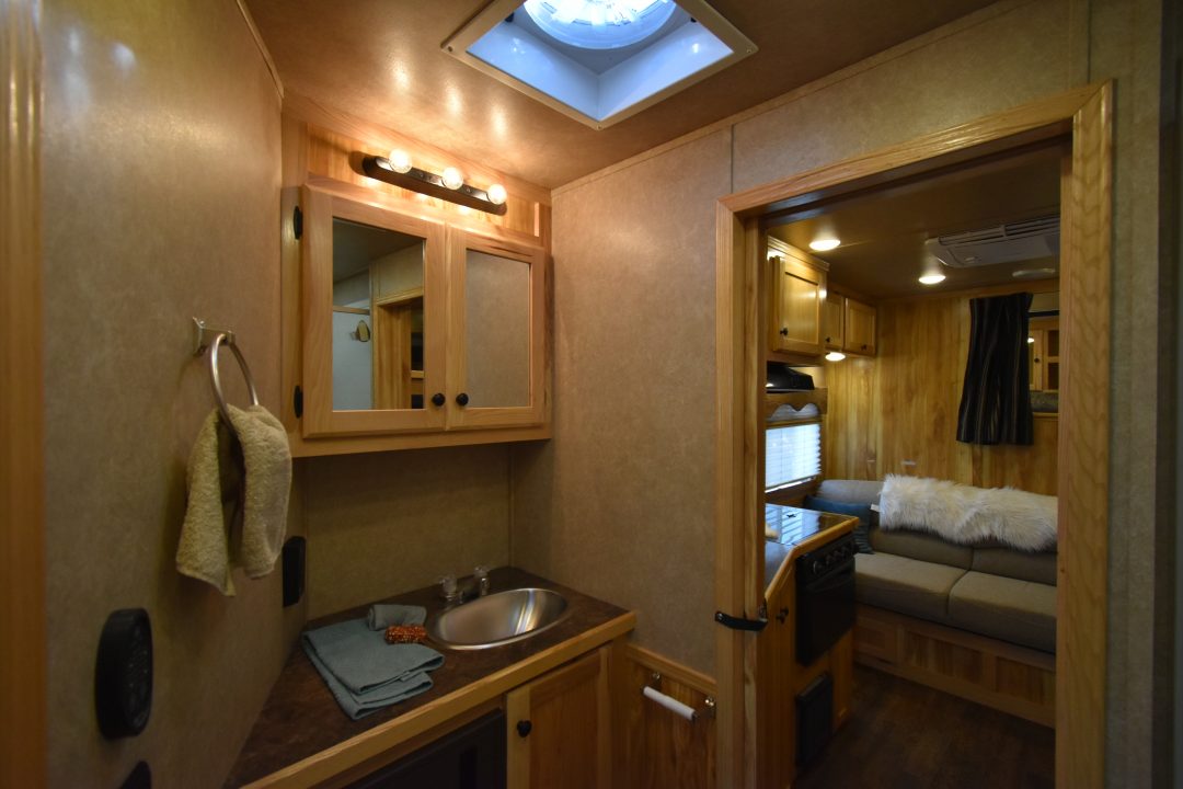 Used 2019 Lakota Charger 8211 Horse Trailer