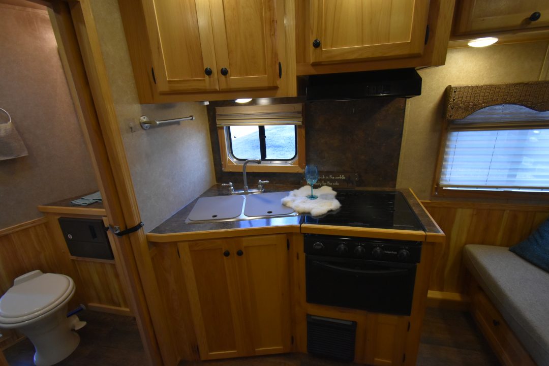 Used 2019 Lakota Charger 8211 Horse Trailer