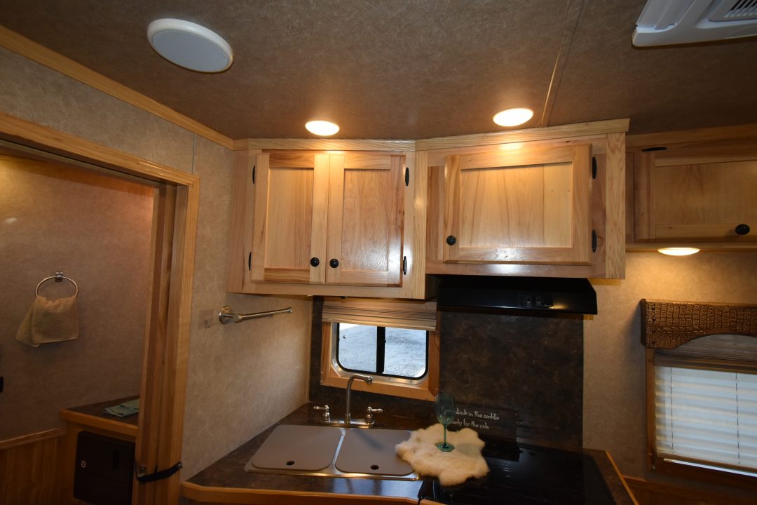 Used 2019 Lakota Charger 8211 Horse Trailer