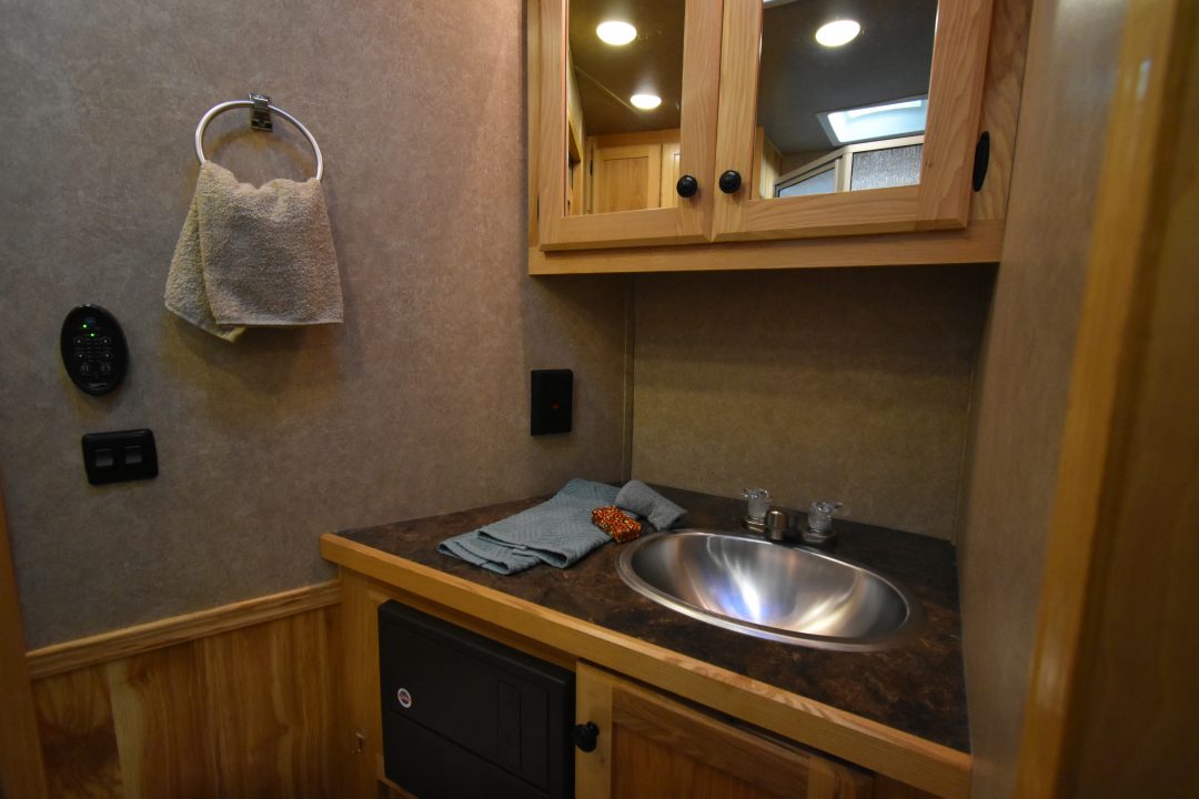 Used 2019 Lakota Charger 8211 Horse Trailer