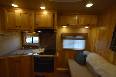 Used 2019 Lakota Charger 8211 Horse Trailer