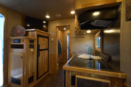 Used 2019 Lakota Charger 8211 Horse Trailer