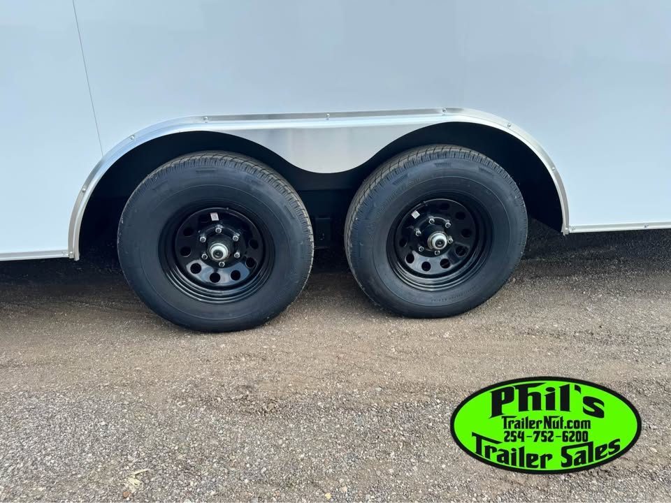 New 2026 Wells Cargo 8.5X24 FAST TRACK DELUX Cargo / Enclosed Trailer ENCLOSED CAR HAULER