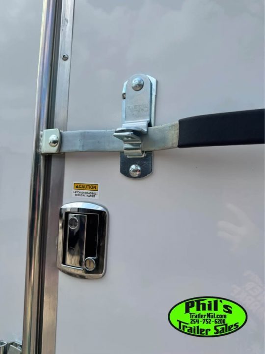 New 2026 Wells Cargo 8.5X24 FAST TRACK DELUX Cargo / Enclosed Trailer ENCLOSED CAR HAULER