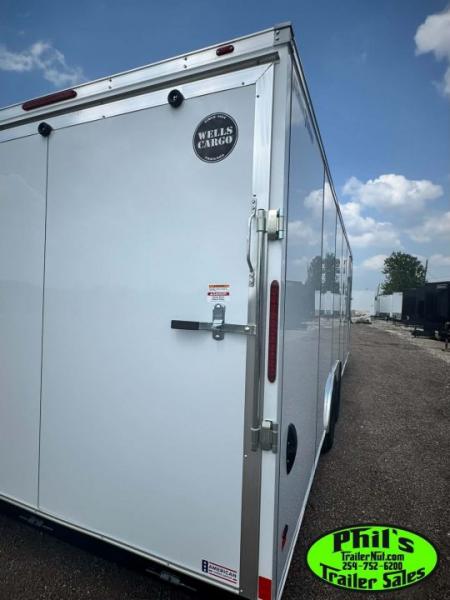 New 2026 Wells Cargo 8.5X24 FAST TRACK DELUX Cargo / Enclosed Trailer ENCLOSED CAR HAULER