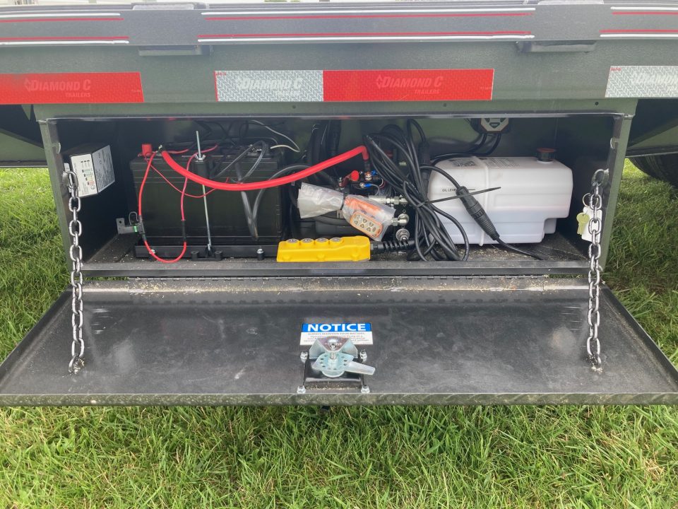 New 2026 Diamond C Trailers 102x30 TANDEM 25K GN HYDROTAIL W/ STEEL RUNNERS, HYDROJACKS, SOLAR & WIRELESS REMOTE Flatbed Trailer