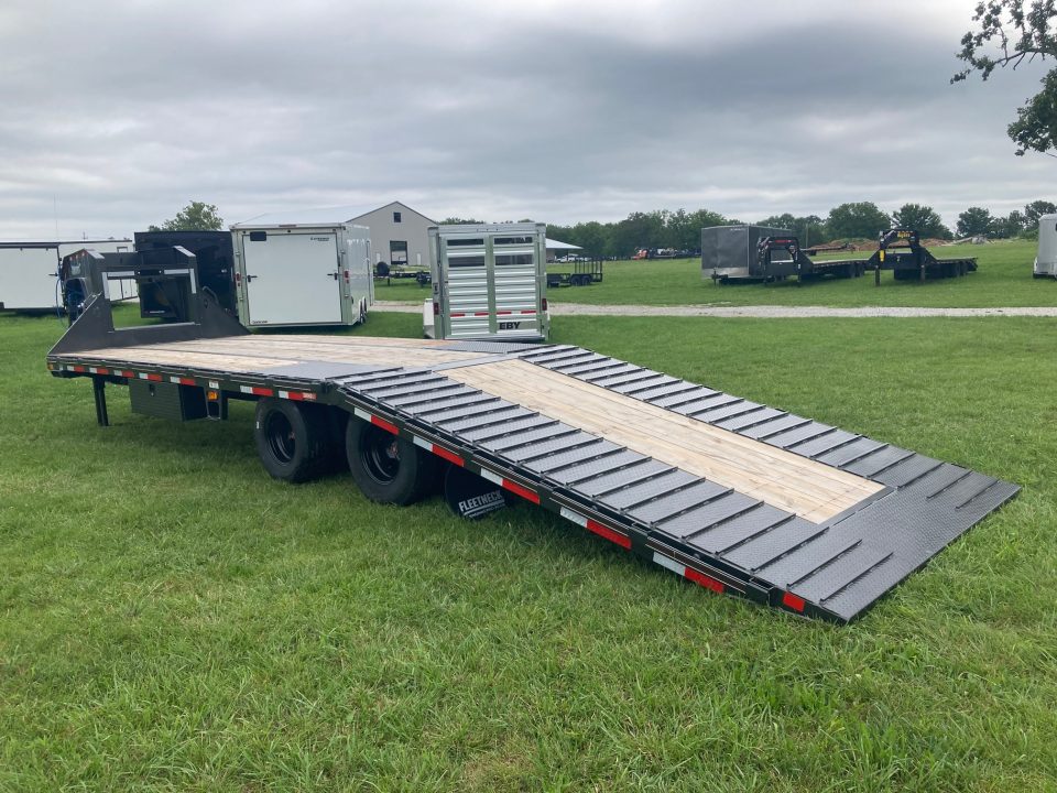 New 2026 Diamond C Trailers 102x30 TANDEM 25K GN HYDROTAIL W/ STEEL RUNNERS, HYDROJACKS, SOLAR & WIRELESS REMOTE Flatbed Trailer