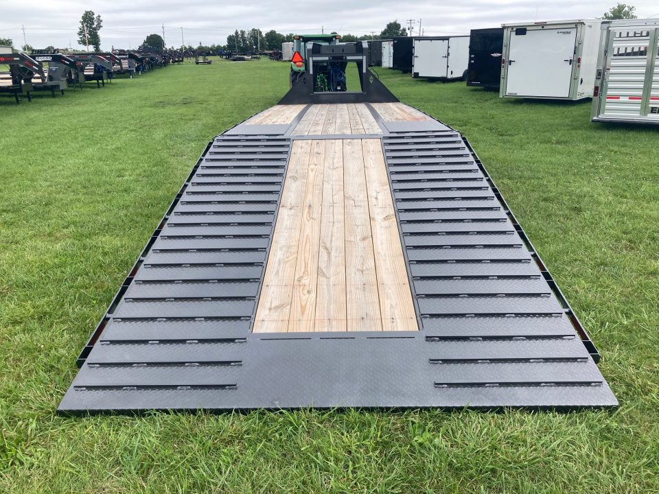 New 2026 Diamond C Trailers 102x30 TANDEM 25K GN HYDROTAIL W/ STEEL RUNNERS, HYDROJACKS, SOLAR & WIRELESS REMOTE Flatbed Trailer