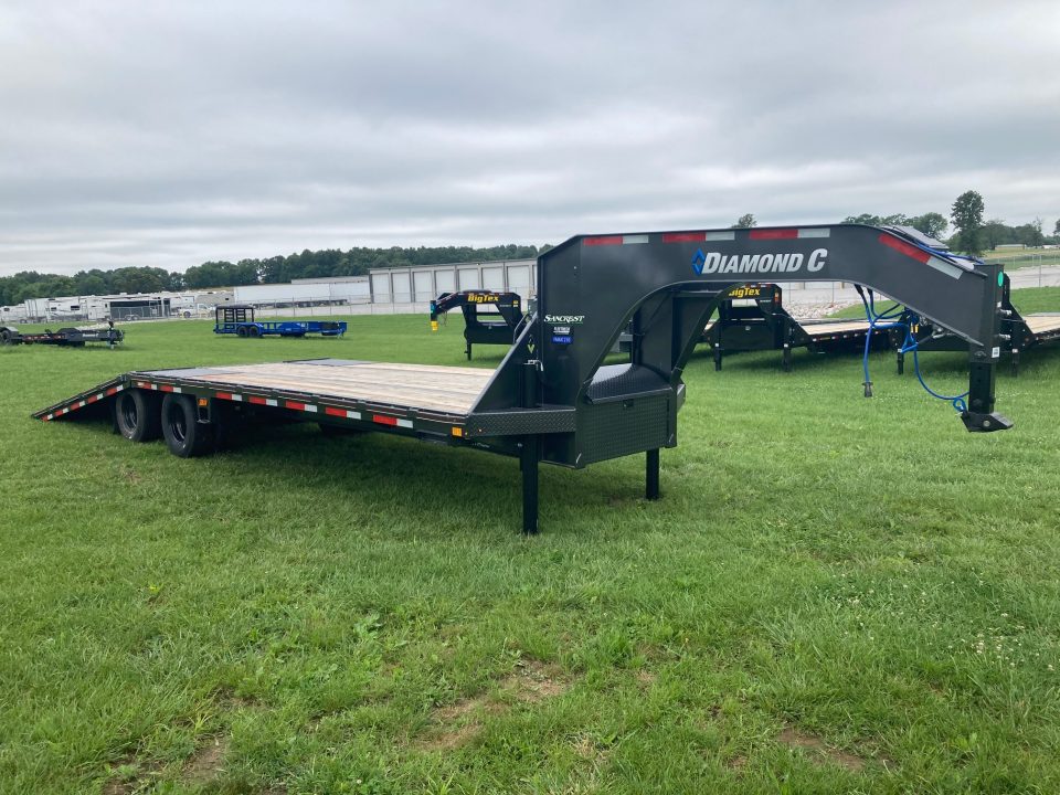 New 2026 Diamond C Trailers 102x30 TANDEM 25K GN HYDROTAIL W/ STEEL RUNNERS, HYDROJACKS, SOLAR & WIRELESS REMOTE Flatbed Trailer